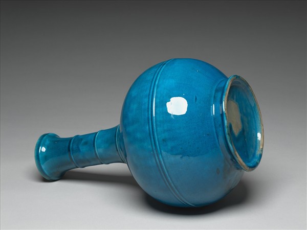 孔雀綠釉弦紋瓶