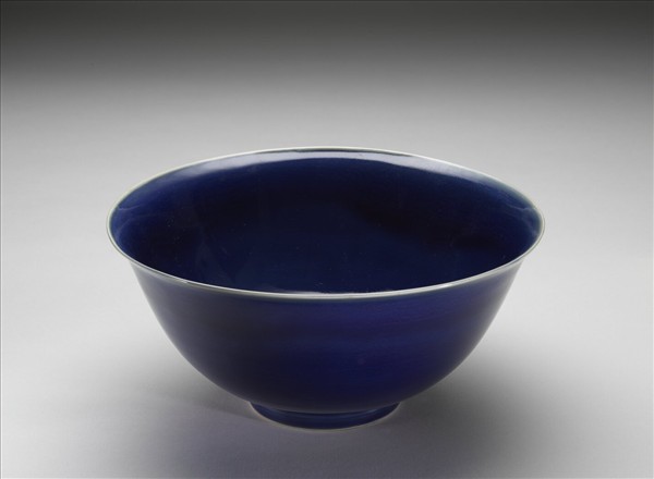 霽青釉劃花雲龍紋碗