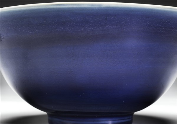 霽青釉劃花雲龍紋碗