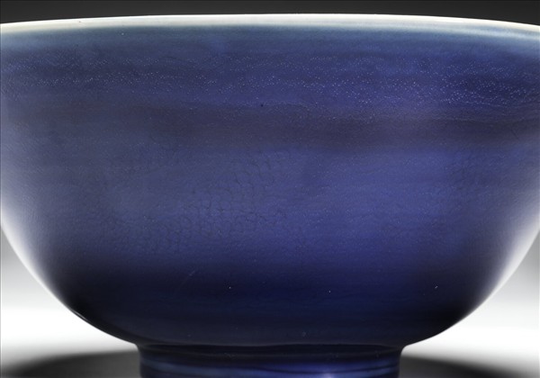 霽青釉劃花雲龍紋碗