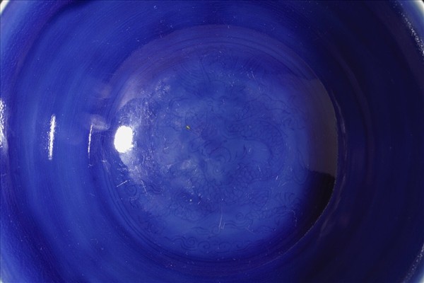 霽青釉劃花雲龍紋碗