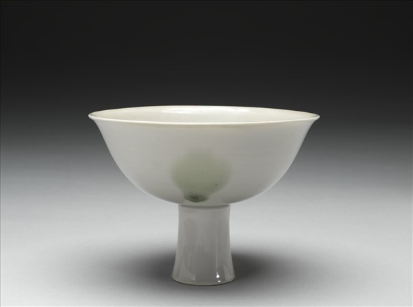 釉裡紅三果暗龍紋高足碗