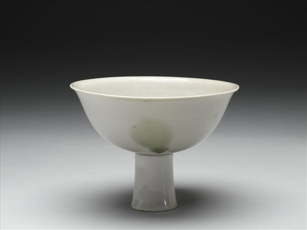 釉裡紅三果暗龍紋高足碗