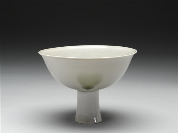 釉裡紅三果暗龍紋高足碗