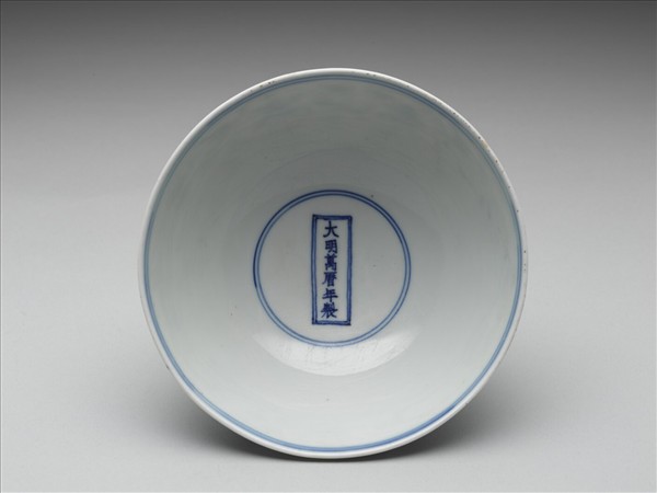 青花番蓮八寶紋高足碗