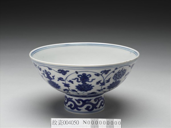 青花番蓮八寶紋高足碗