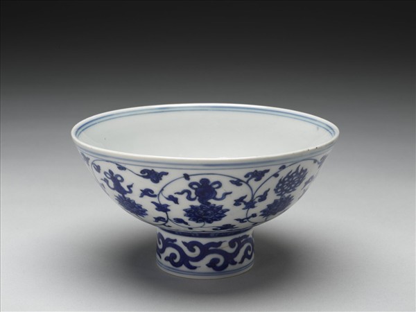 青花番蓮八寶紋高足碗