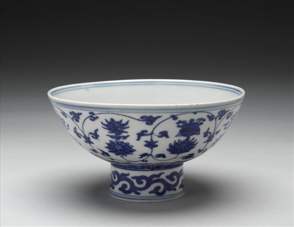 青花番蓮八寶紋高足碗