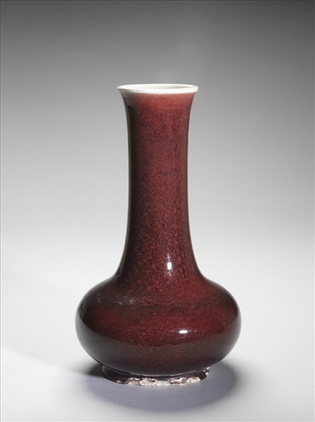 寶石紅釉長頸瓶