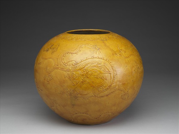 黃釉雕花龍紋圓罈