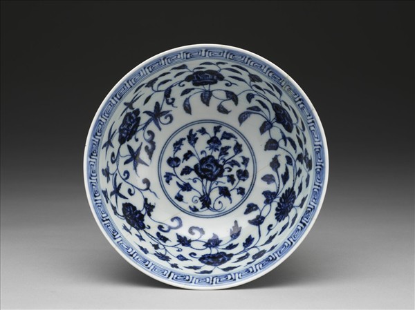 青花纏枝花卉紋碗