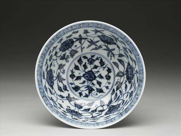 青花纏枝花卉紋碗