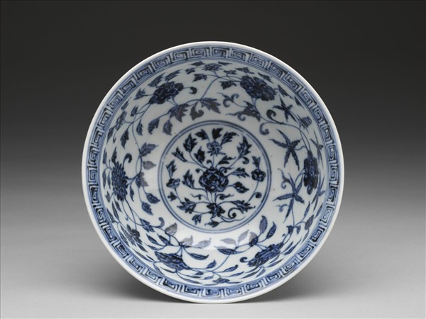 青花纏枝花卉紋碗