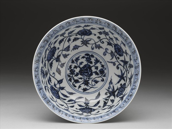 青花纏枝花卉紋碗