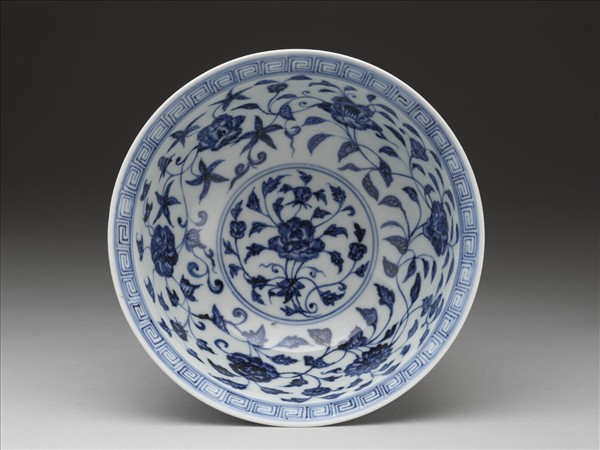 青花纏枝花卉紋碗