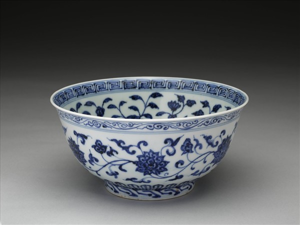 青花纏枝花卉紋碗