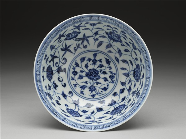 青花纏枝花卉紋碗