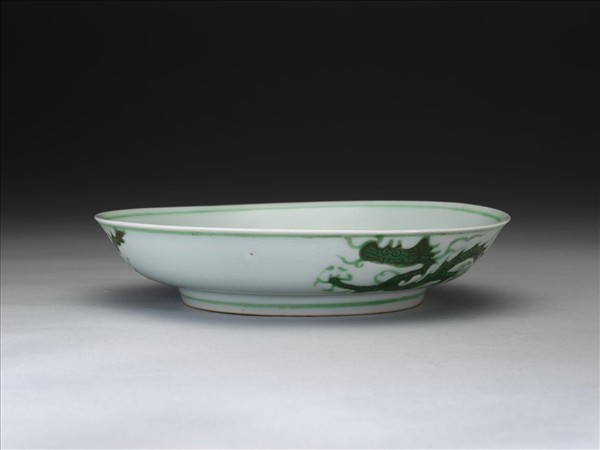 綠彩雲龍紋盤