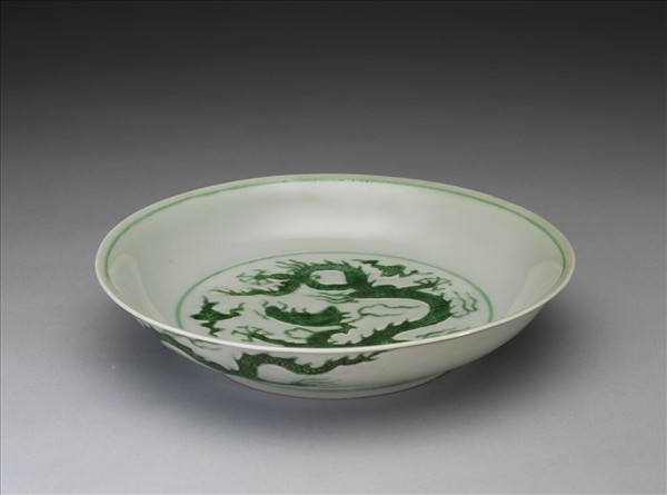 綠彩雲龍紋盤