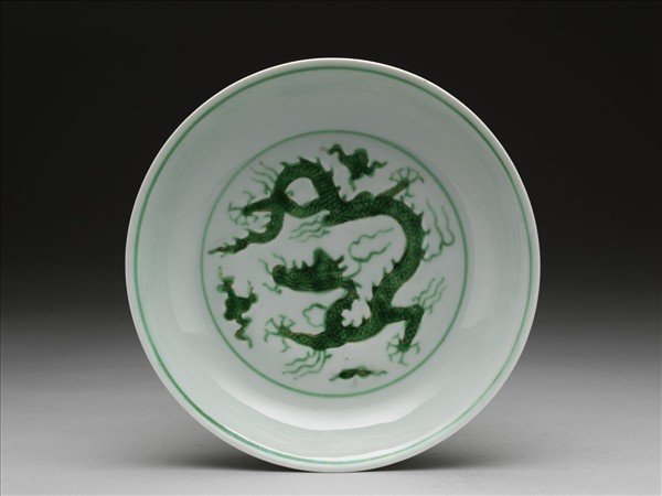綠彩雲龍紋盤