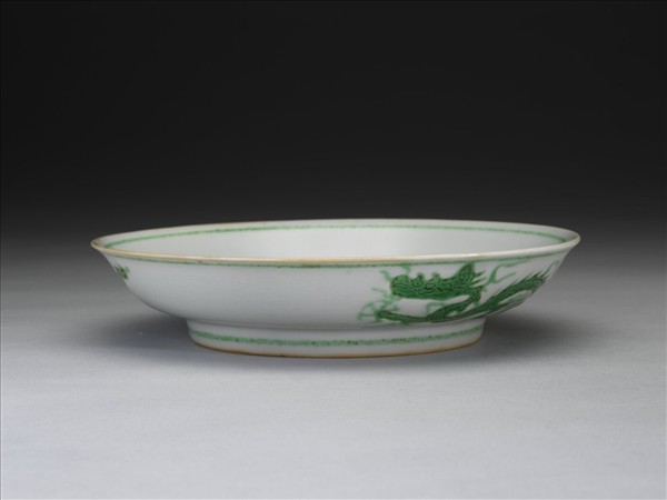 綠彩雲龍紋盤