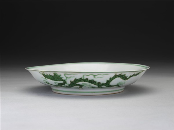 綠彩雲龍紋盤