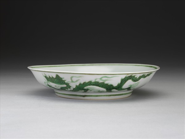綠彩雲龍紋盤