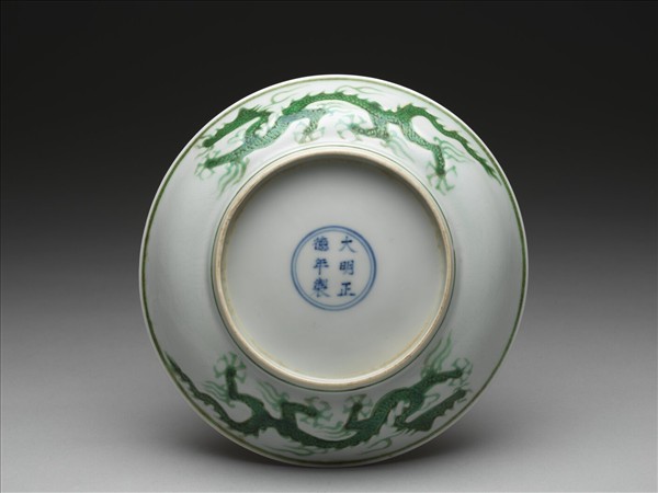 綠彩雲龍紋盤