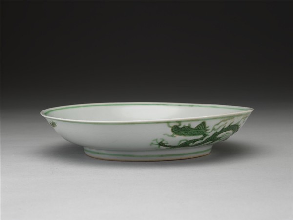 綠彩雲龍紋盤