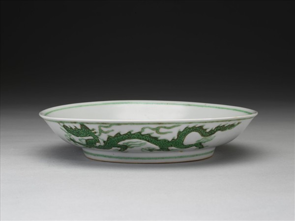 綠彩雲龍紋盤