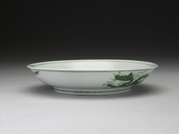 綠彩雲龍紋盤
