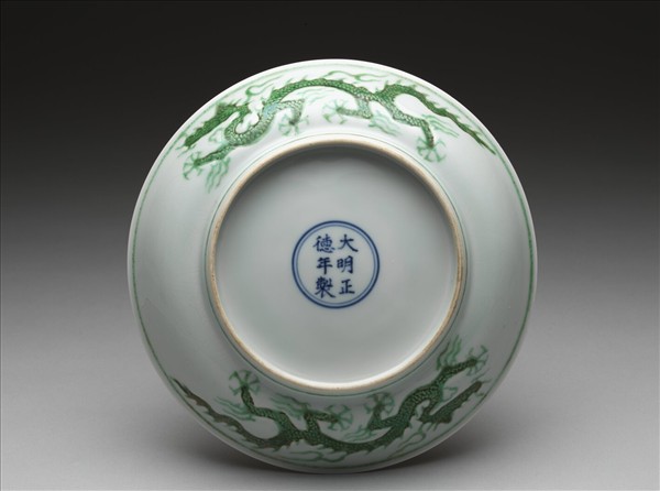 綠彩雲龍紋盤