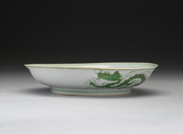 綠彩雲龍紋盤