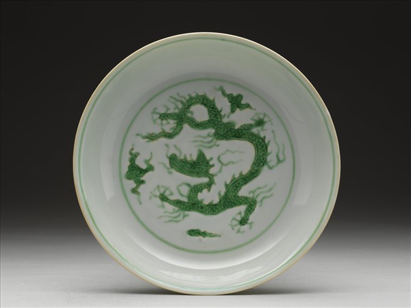 綠彩雲龍紋盤