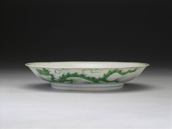 綠彩雲龍紋盤