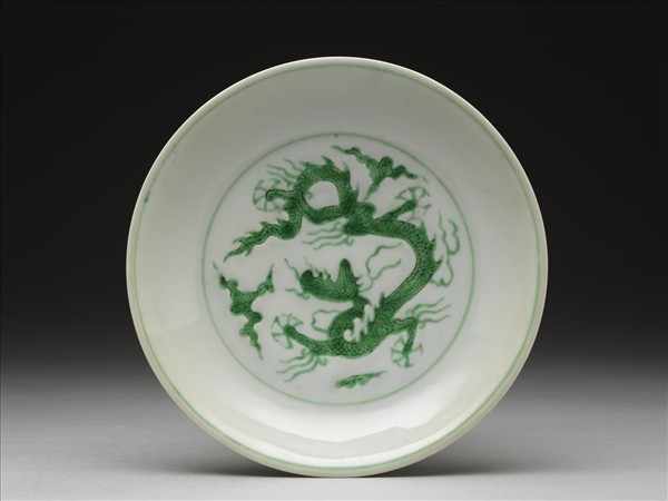 綠彩雲龍紋盤