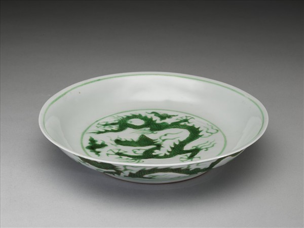 綠彩雲龍紋盤