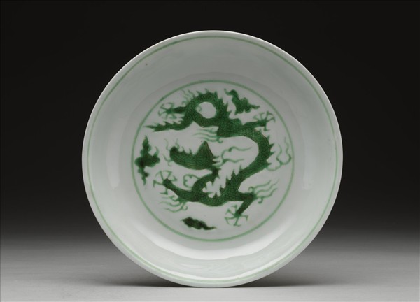 綠彩雲龍紋盤