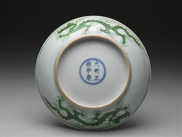 綠彩雲龍紋盤