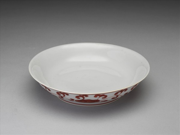 描紅靈芝紋盤