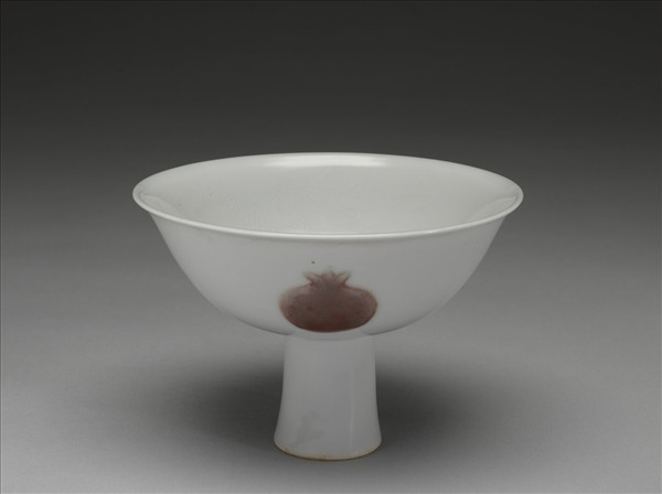 釉裡紅三果暗龍紋高足碗