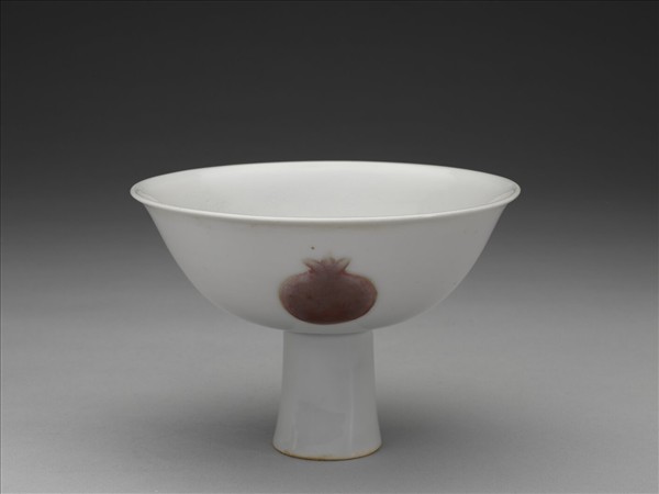 釉裡紅三果暗龍紋高足碗