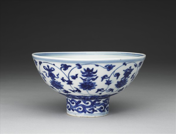 青花番蓮八寶紋高足碗