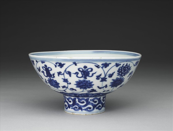 青花番蓮八寶紋高足碗