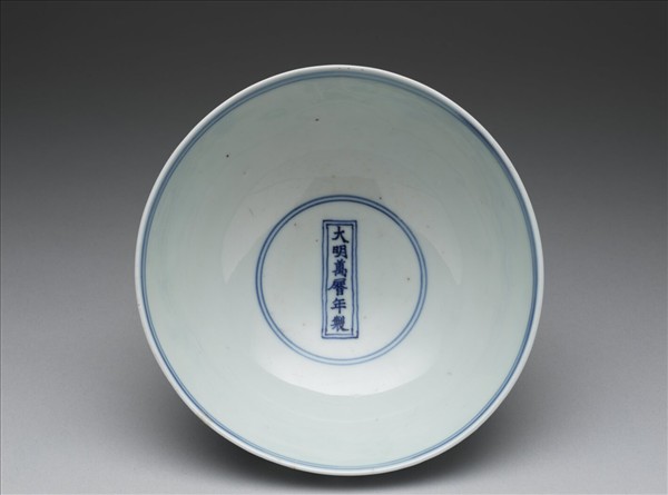 青花番蓮八寶紋高足碗