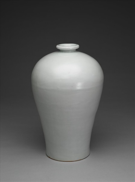 甜白釉梅瓶（「內府」銘）