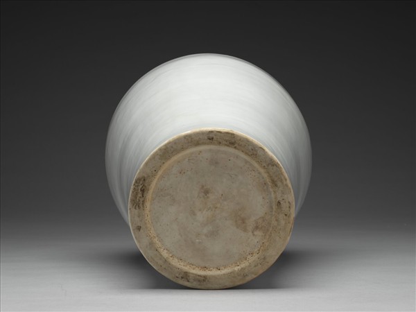 甜白釉梅瓶（「內府」銘）