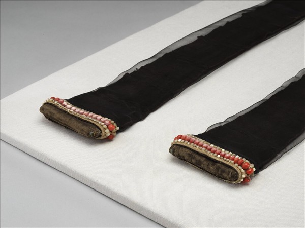 嵌珊瑚珠石黑絨髮辮套