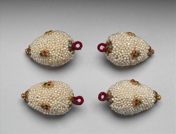 緝米珠嵌寶石回鈕（一組4個）