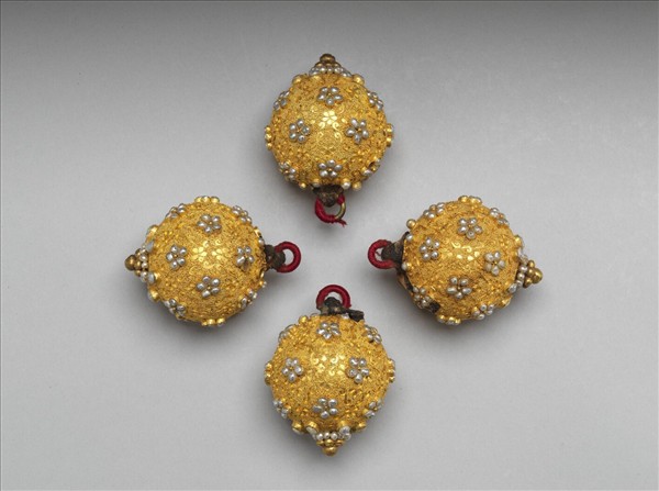 包金鑲米珠回鈕